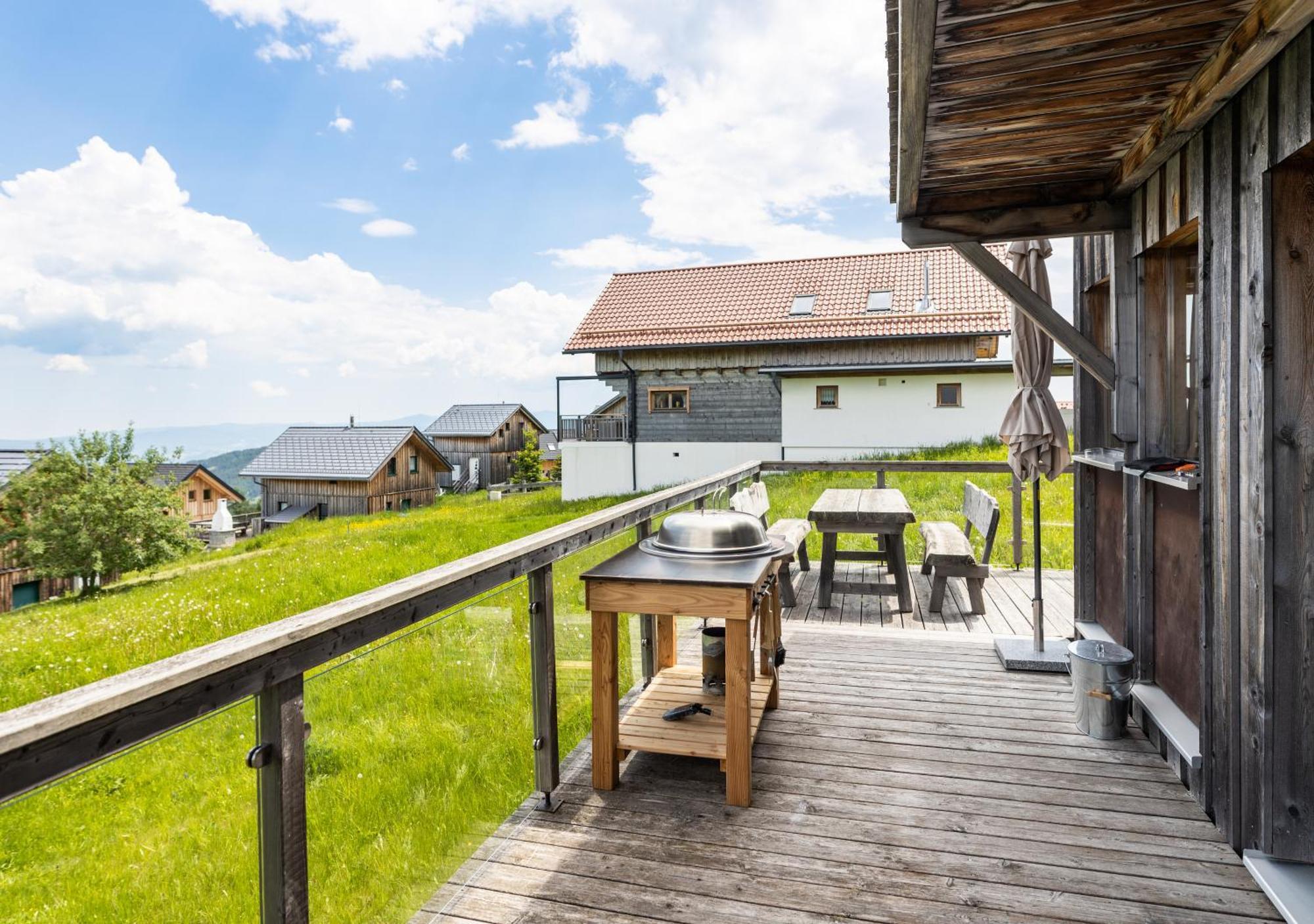1A Chalet '4 Jahreszeiten' Ski Fahren Und Jacuzzi Mit Aussicht! Bad Sankt Leonhard im Lavanttal Luaran gambar
